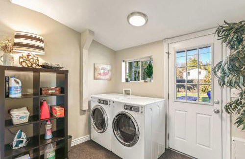 Spacious Family Home with Garage Game Room and Office! - Photo 28