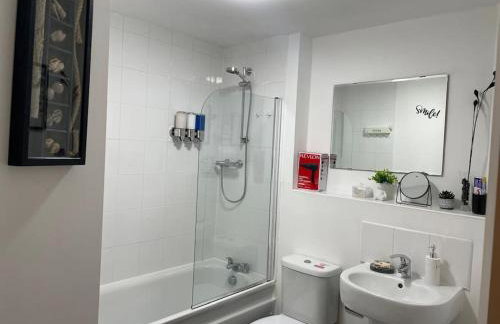 Cityfront Luxe Apt Near City Centre Facing Etihad & Coop Live, Free Parking - Foto 5