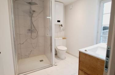 La porte Bleue - appartement juste rénové - très propre - grand confort - lumineux - calme - centre historique - Foto 20