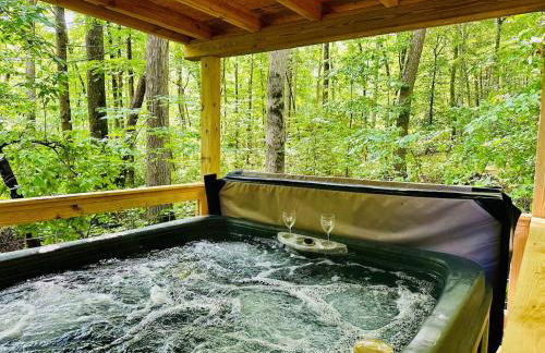 Laurelwood Luxury Cabin Hot Tub - Photo 1