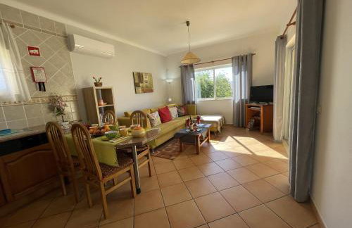 VILLA EBER - independent 1 & 2 bedroom apartments, pool, air con, fast Wi-Fi, near old town of Albufeira and beaches - Foto 15