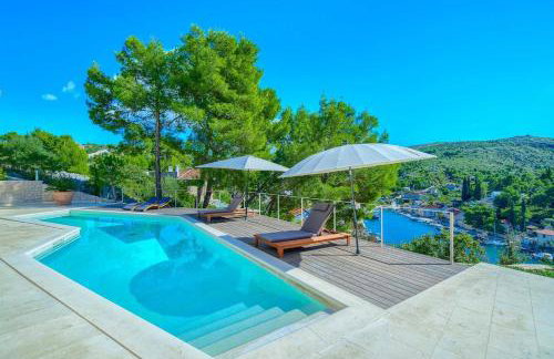 NEW Villa Pine Haven , Private Heated Pool Sleeps 8, Tranquil Retreat - Foto 28