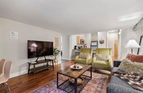 Sleeps 4! 2BR, Gym, Paid Parking, Close to Major Attractions - Foto 44