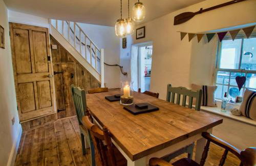 Knocker Cottage is a 3 bedroom made up of 1 double bedroom and 2 small double bedrooms in small village 10 min to beaches - Foto 33