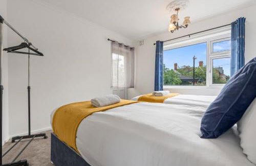 OPK STAYS - Stylish 2 bed Coventry train Station Apt, City Centre, Sleeps 4, FREE Parking, Free Netflix - Foto 11