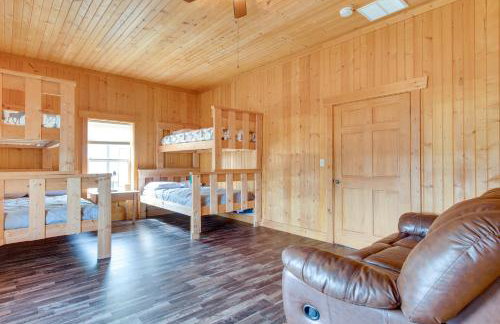 Tranquil La Prairie Retreat with Patio and Fireplace! - Foto 12