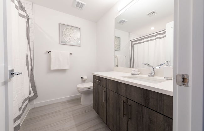 Stylish 3BR Retreat w Private Deck Near NYC - Foto 12