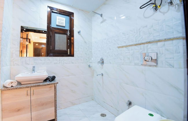 BedChambers Service Apartments Sector 38 - Photo 17