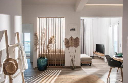 Khroma Luxury Suite 3- Beach front apartment - Photo 3