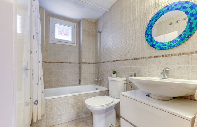 Apartment in Roses Near Sandy Beach - Photo 17