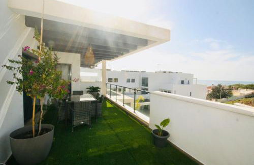 Atico con piscina, golf, vistas al mar - Photo 2