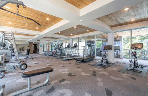 Riverwalk and Pool view Apt with King bed Infinity Pool Gym Free Parking - Foto 49