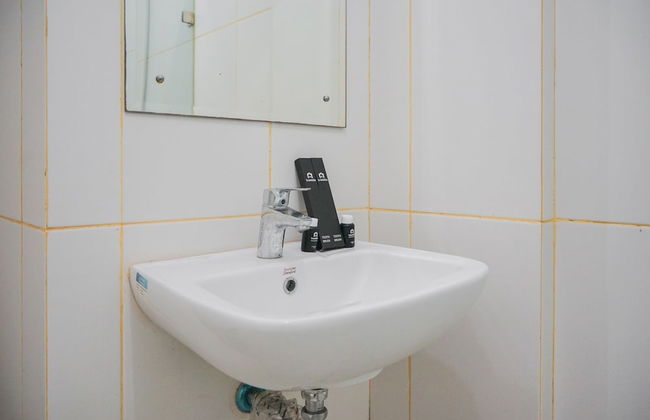 Cozy Studio Apartment at Tamansari Skylounge near Soetta Airport - Foto 12