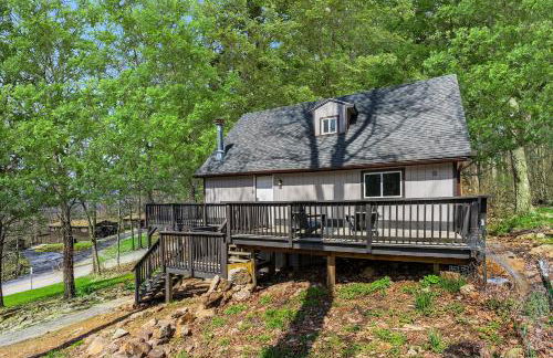 Hot Tub, Wraparound Deck, & WiFi at Chalet Cabin - Foto 22