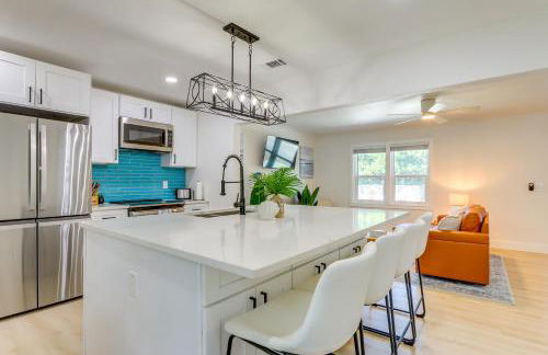 Private Hot Tub and Fenced Yard Sleek Gulfport Home - Foto 12