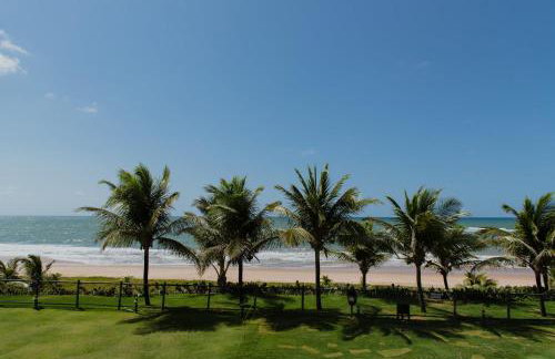 Flat Guarajuba Beira da Praia pé na areia - Foto 69
