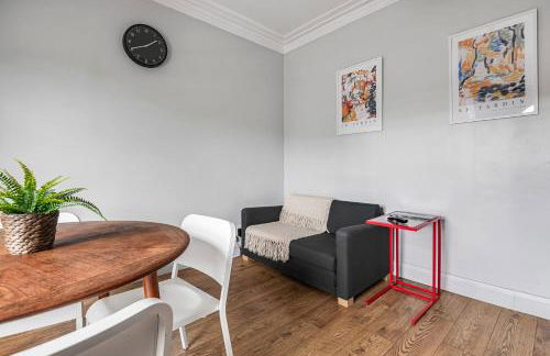 3BR flat, Free parking,Sleeps 6, 4 stops to Central London - Photo 10
