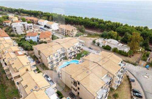 Homiday - Green Bay Village - Photo 9