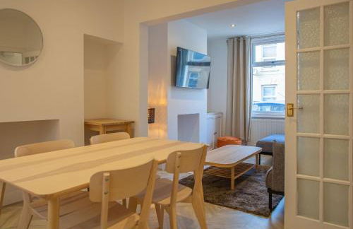 Bright & Airy 2BD - 10 mins walk to Chelt Centre! - Photo 40