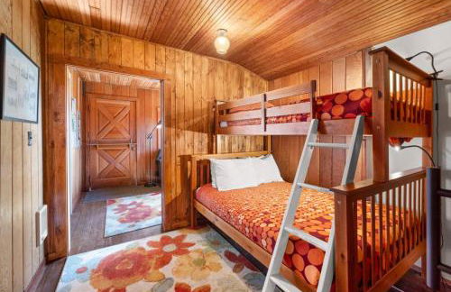 Historic Oceanside Cabin with Peek-a-boo views dog friendly - Foto 31