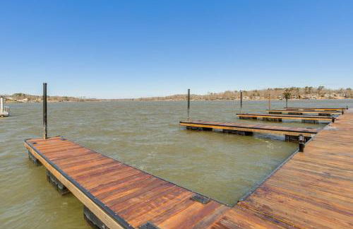 Boat-Ready Location! Airy Greenwood Family Cottage - Foto 28