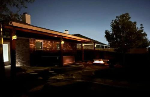 HotTub-King Bed -Fire pit-BBQ-Pristine Kitchen - Foto 31