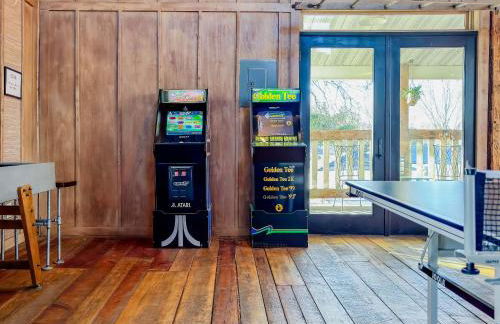 Urban Farmstead Family Retreat - Game Barn - Foto 26