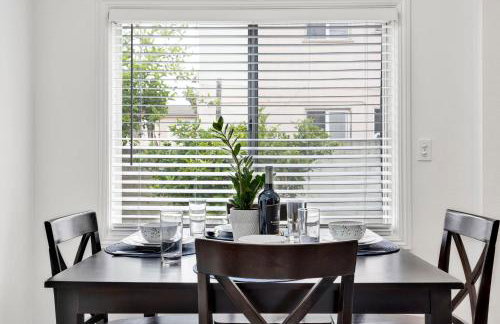 Cozy Elegant Oasis With Parking - Foto 1