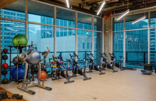 Blueground Streeterville pool gym nr Pier CHI-1168 - Foto 29