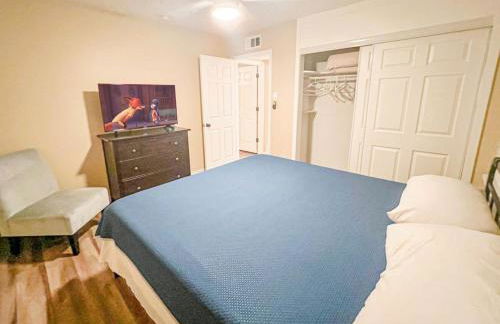 Huge House Fun Central 4BD 3BA with POOL - Foto 11