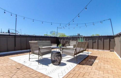 The Ultimate Double Rooftop Deck with Skyline Views - Foto 38