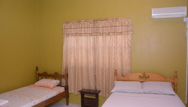 Hillview Apartments and Vehicle Rental - Photo 2, Room