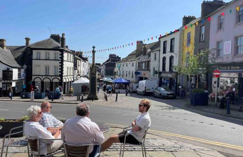 Renovated 2 bed Cottage in Ulverston, Garden with Views - Foto 8