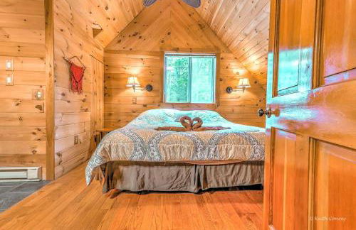 Idyllic Log Cabin Rental with a Porch in the Poconos of Pennsylvania - Foto 3