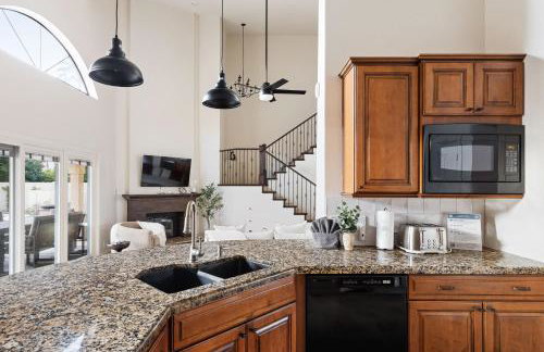 Arch Views Beautifully designed home with swimming pool table and more - Foto 12