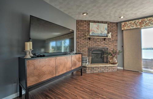 Spacious Delton Home with Fire Pit and Lake Views - Foto 6