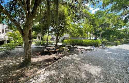 Remote Island Retreat with Private Ferry, Pool, Beach - Foto 48