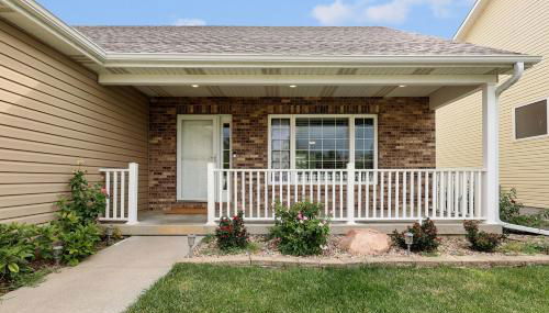 Charming 5BD - UNL 5mins - BBQ, Games & Backyard - Foto 5, Garden