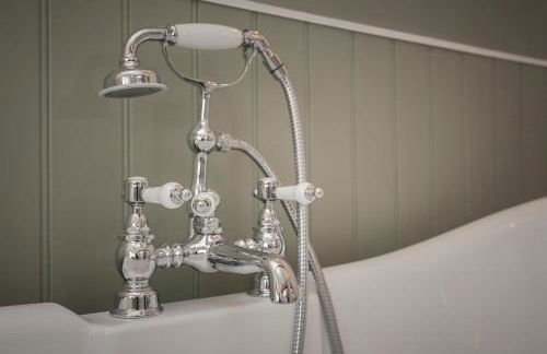 Three Little Pigs Luxury Cottage - Photo 68