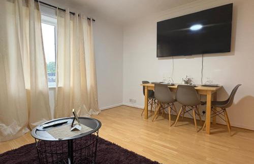 Misk Homes #3 Near Heathrow Airport, shops & Brunel University - Free Parking - Foto 26