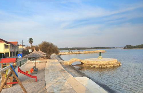 Villa Pearl of Kali, island Ugljan - first row to the sea - Foto 59