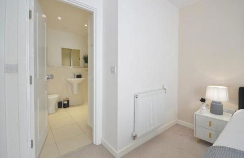 Modern 2 Bedroom Apartment Steps from Vauxhall St - Foto 14