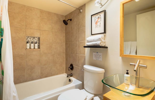 Relax at the 3BR Tranquil Oasis in Palm Springs - Foto 46