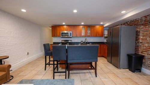 Spacious US Capitol 3BR Apartment with Free Parking - Foto 5, stove, pet friendly