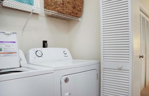 Woofs and Waves by Pristine Properties Vacation Rentals - Foto 45