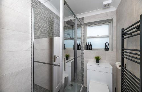 Modern 3BR Home - Designated Parking - Groups - Foto 32