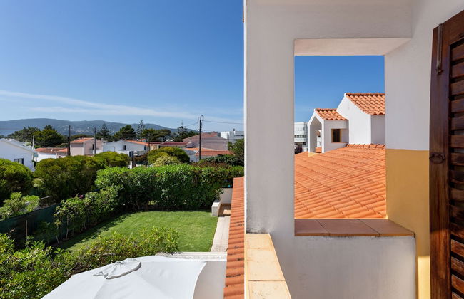 JOIVY 3-BR Cottage w/Terrace & Garden in Colares - Foto 48