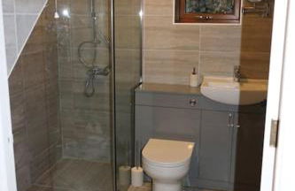 Entire -4 Bedrooms Detached House with Driveway - Foto 33