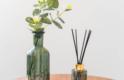 2 Bed Apartment - Sleeps 3 - Parking - Cradley Heath 54C - Foto 12