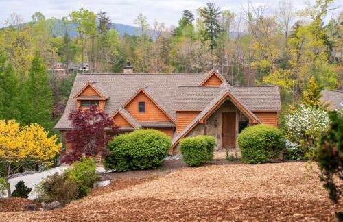 Lakefront Retreat Luxury Home with Private Dock - Photo 58